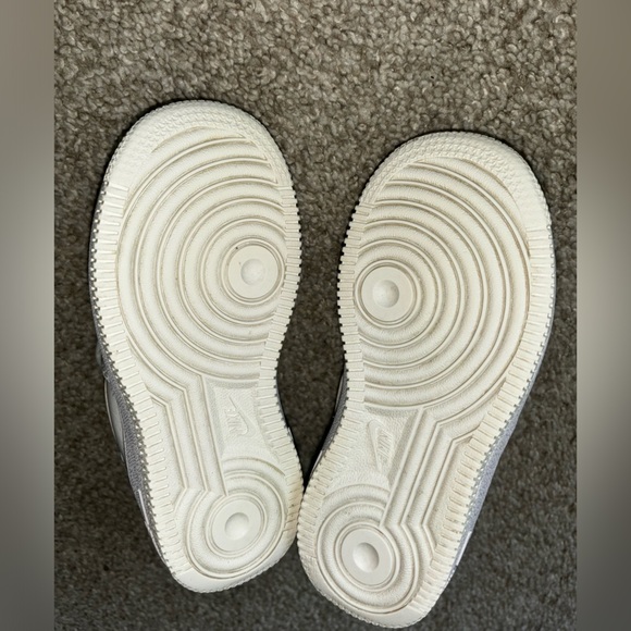 Air Force 1 Low SE White & Silver - Picture 6 of 6